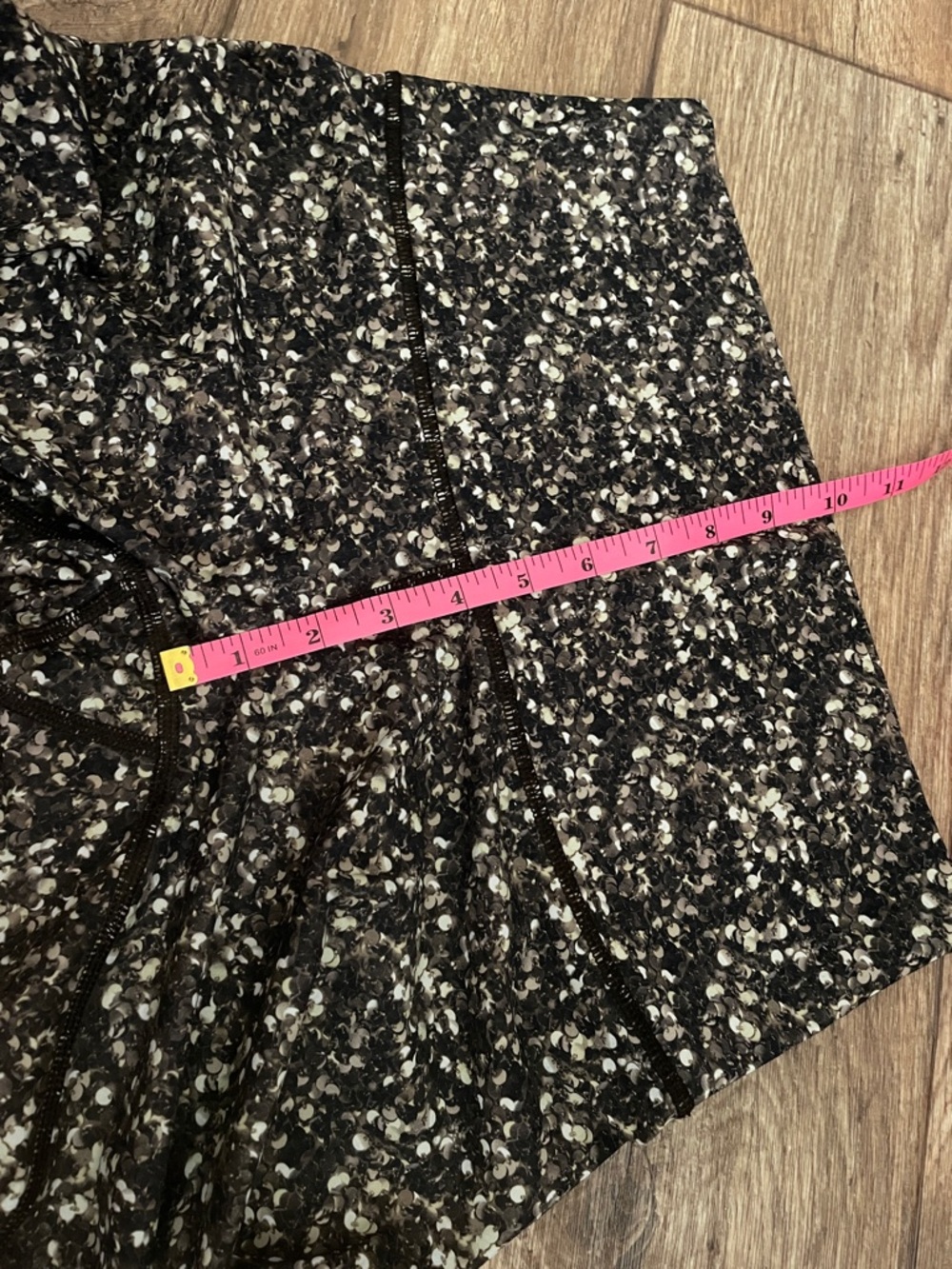 Lululemon Black & Gold Sequins Print High Waist Leggings Woman Size 4-6 - Picture 4 of 7